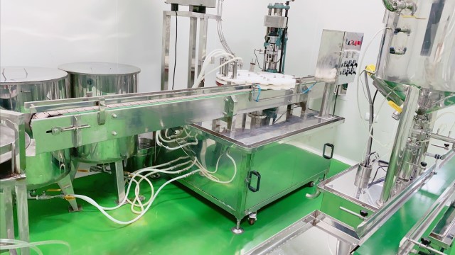 Máy móc hiện đại đạt chuẩn trong sản xuất mỹ phẩm
