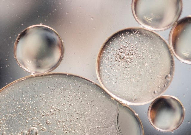 Phân tử gốc nước cung cấp độ ẩm siêu khủng cho phục hồi da